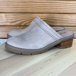 Donald Pliner Women's 8 US Sahara Crocco Wedge Mules Sand Slip-on